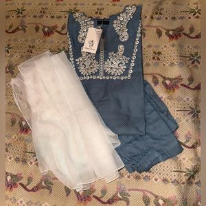 Variety of women’s Pakistani shalwar kameez